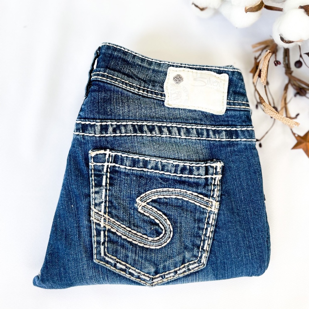 Size 28 Suki Capri Silver Jeans